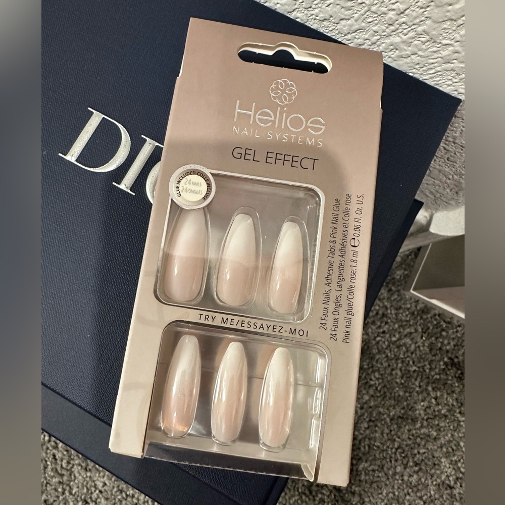 Press on nails